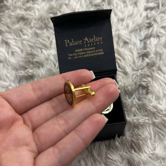 New in Box Vintage Palace Atelier Gold Cuff Links - Picture 2 of 3
